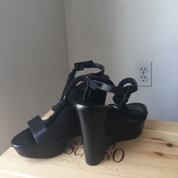 Michael Kors black wedge 10/10 - Picture 3 of 4